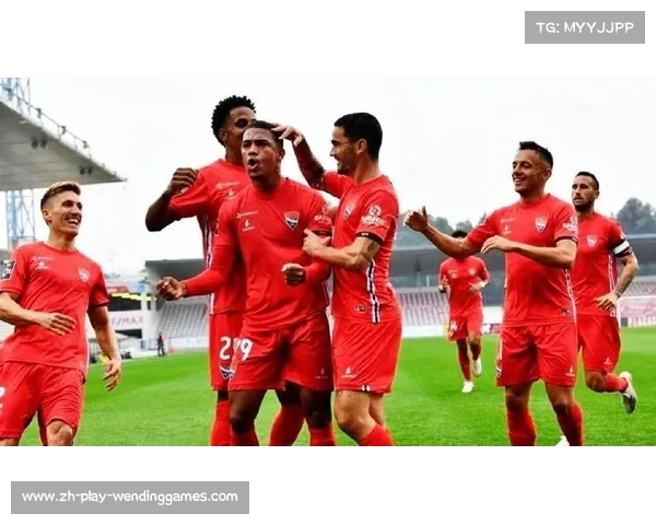 摩雷伦斯与阿罗卡展开激烈争夺 葡联杯精彩对决吸引眼球 摩雷伦斯与阿罗卡展开激烈争夺 葡联杯精彩对决吸引眼球